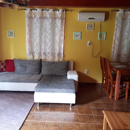 In Balatonbereny/balaton 18043 Apartmán