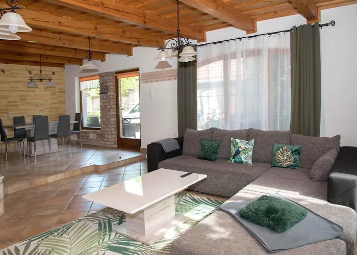 In - Balaton 18043 דירה